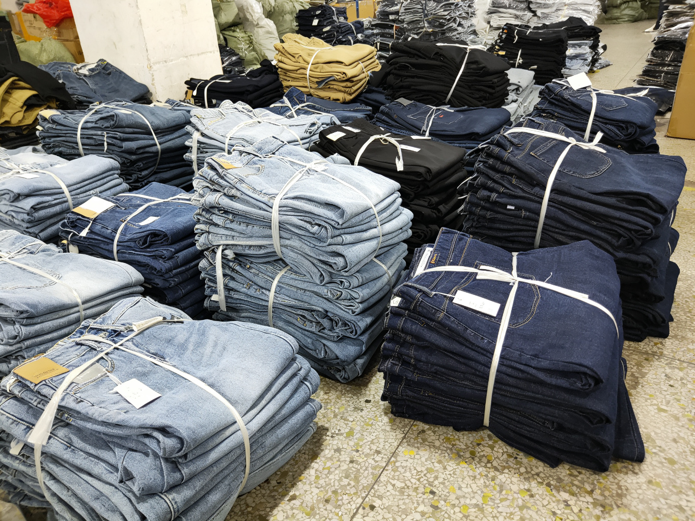 义乌收外贸服装尾货，整柜打包价更优