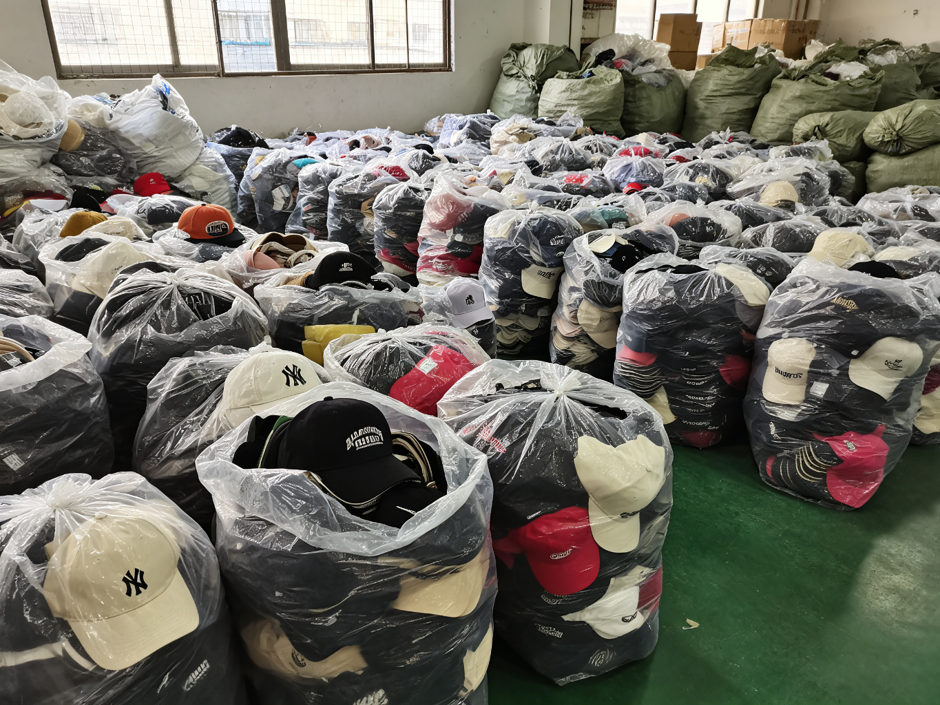 义乌收超市下架鞋帽库存,按批计价