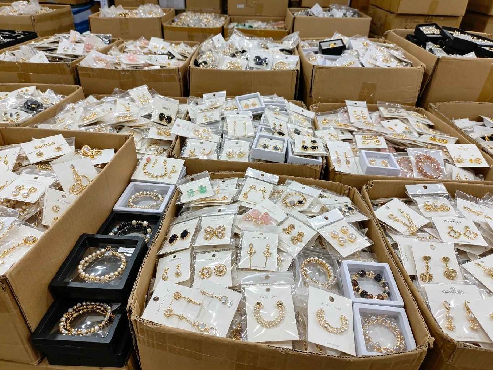 义乌收饰品库存尾货，变现快、不压款